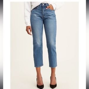 Levi’s Wedgie Straight Leg jeans, size 28